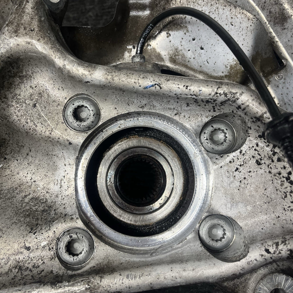 ☑️ 07-19 BMW F15 X5 X6 AWD Front Right Side Spindle Knuckle Hub 6773784 OEM