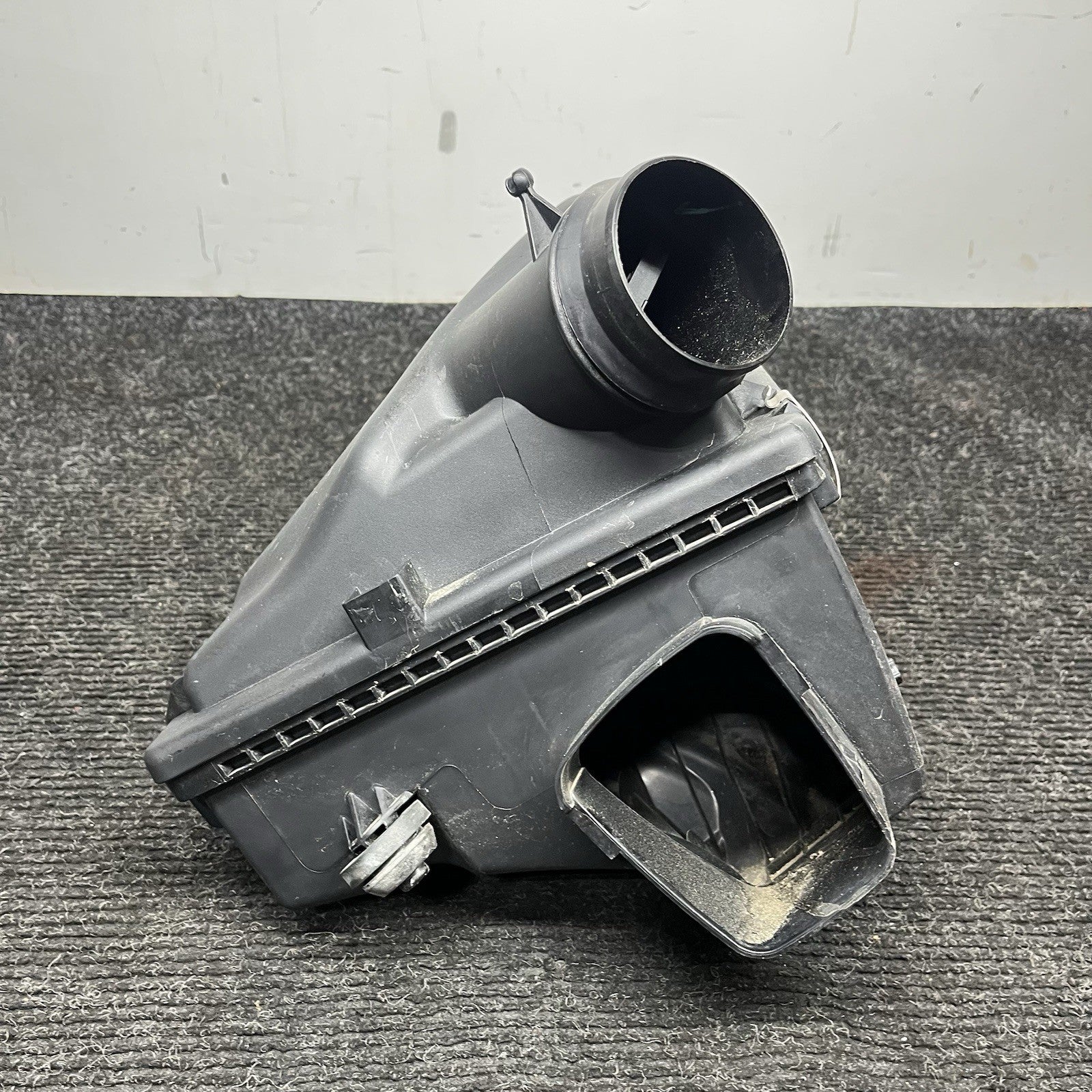 ☑️ 2017-2021 OEM BMW 230 330 430 Air Box Filter Cleaner Intake Muffler