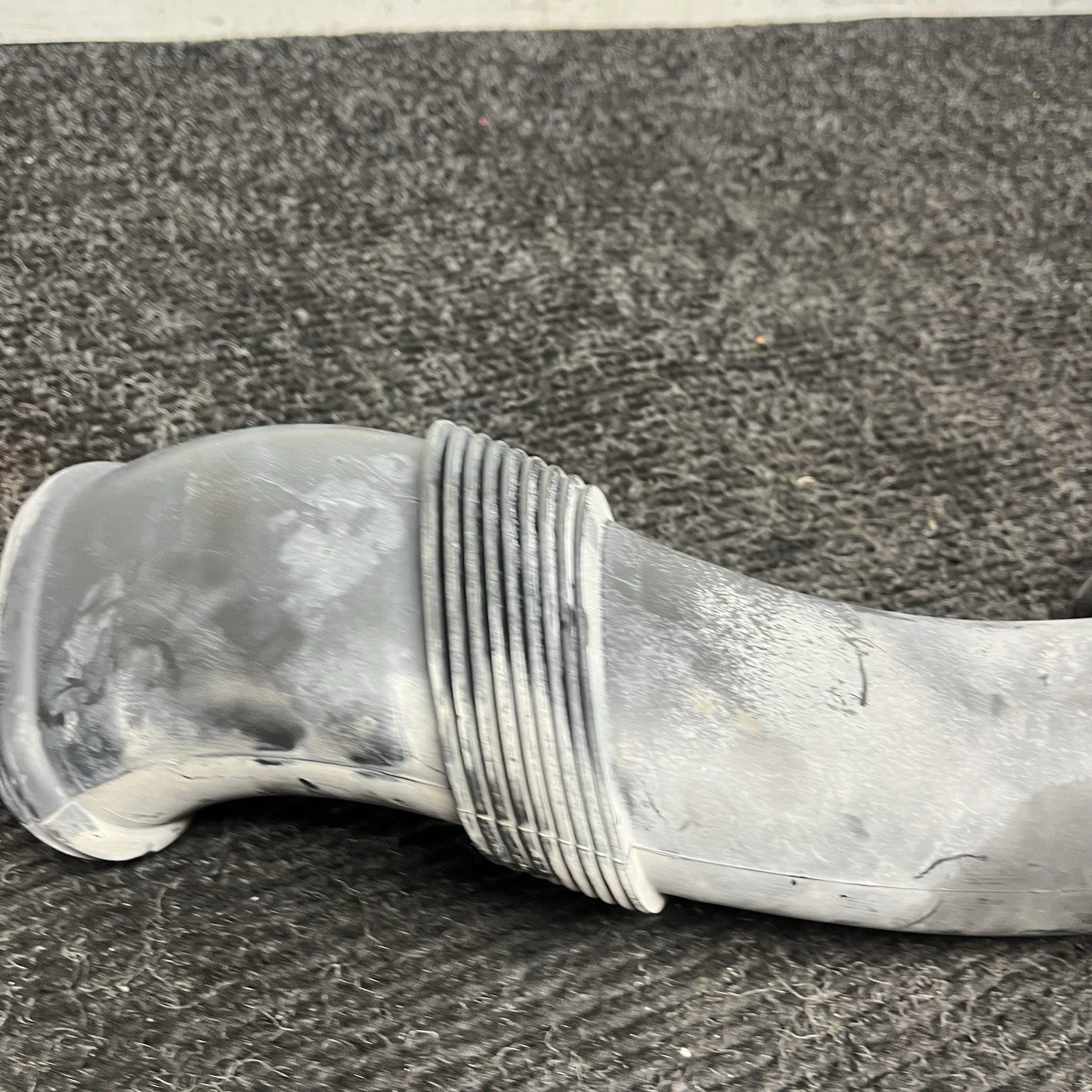 ☑️ AUDI Q7 2011-2015 3.0l Air Intake Tube Pipe Hose Resonator 7l6129752B OEM
