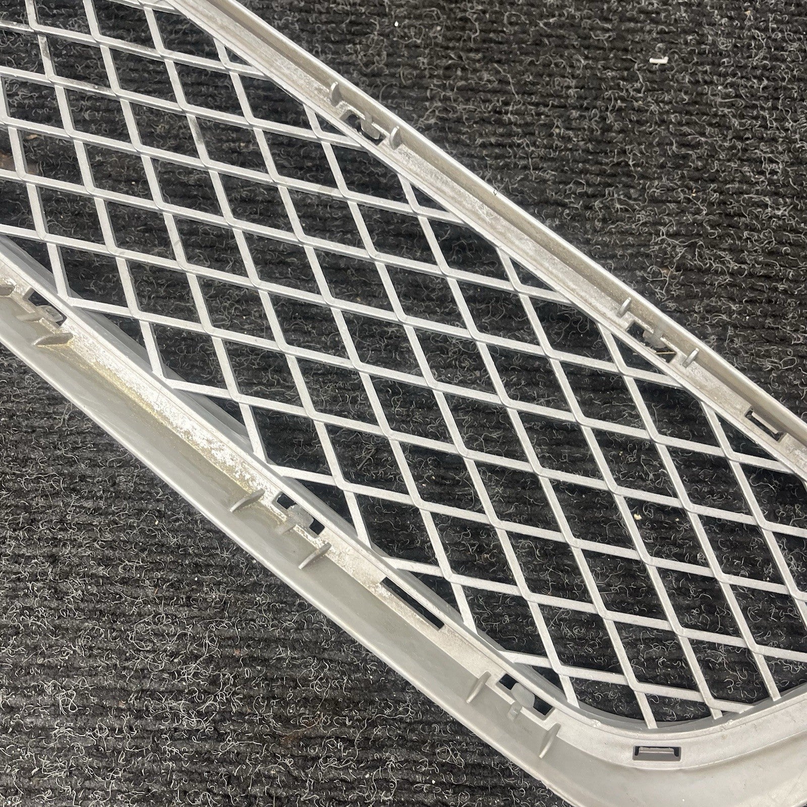 ☑️ 2009-2013 BMW X5 - Front Lower Center Bumper Grille 7222854 TITAN OEM