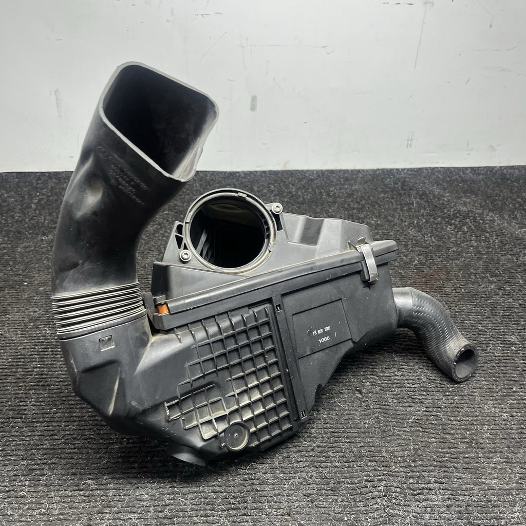 ☑️ 09-11 OEM BMW E90 335d M57 Diesel Engine Air Filter Housing Intake Silencer