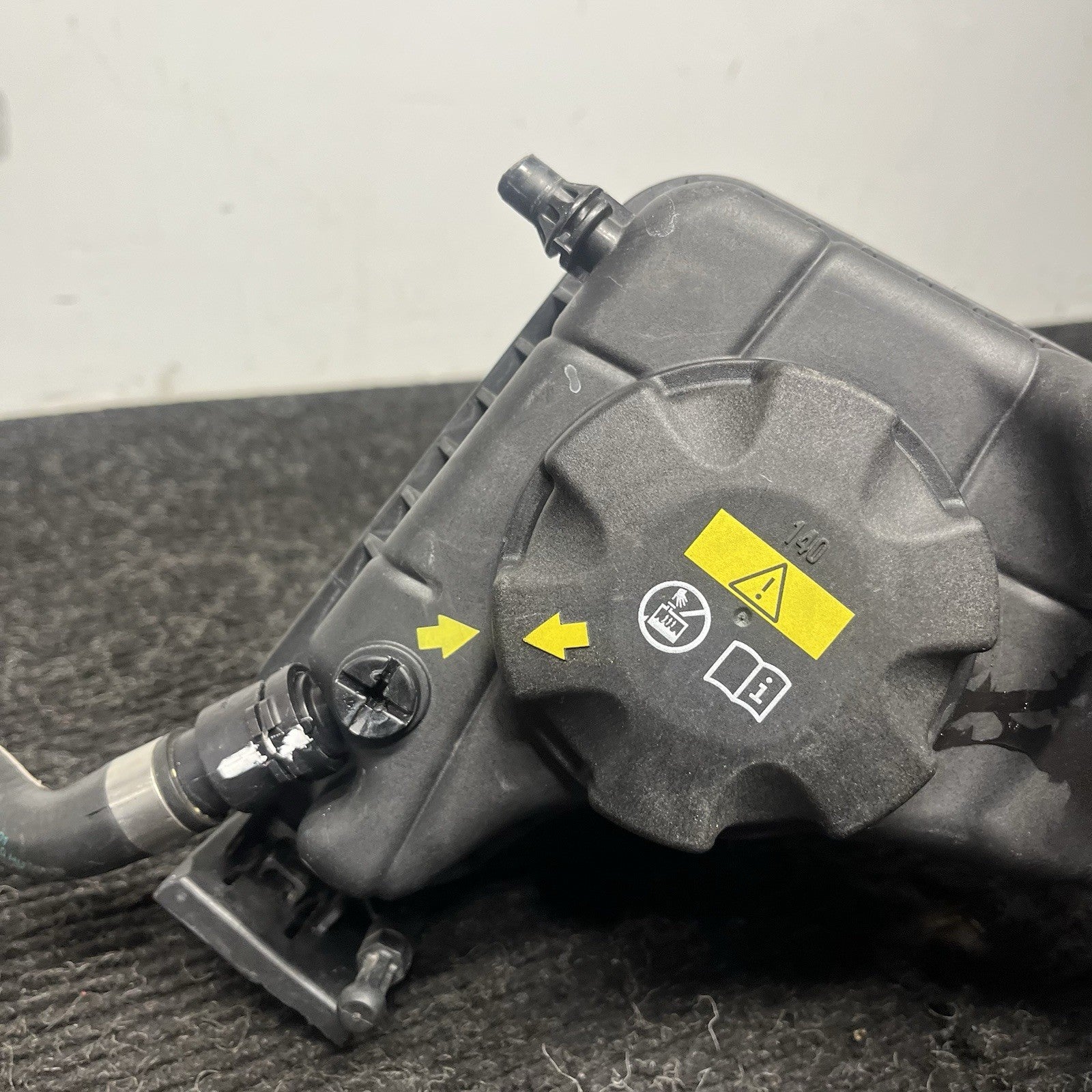 ☑️ 2014-2020 BMW 440i F36 Coolant Expansion Tank Reservoir 8677649