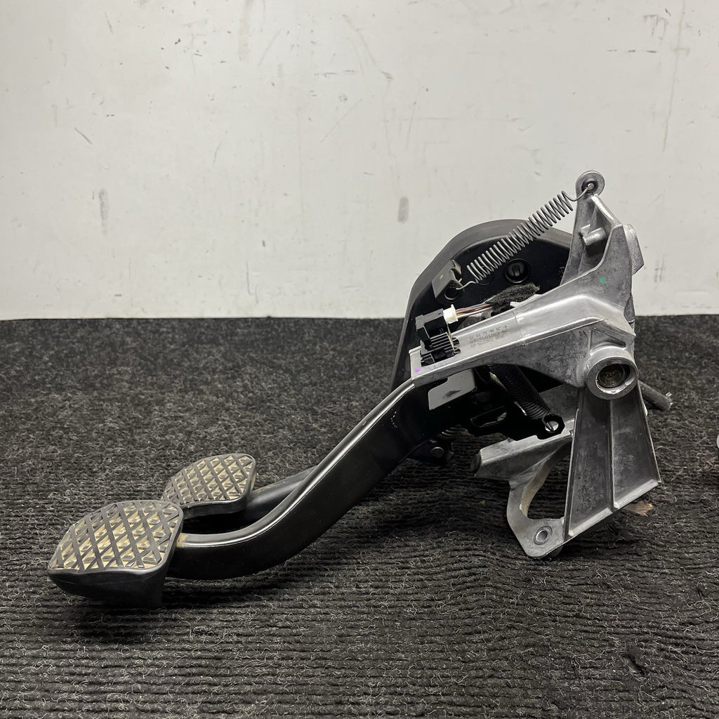 ☑️ 07-13 OEM BMW E88 E90 E92 335 MANUAL TRANSMISSION Clutch Brake Pedal Assembly