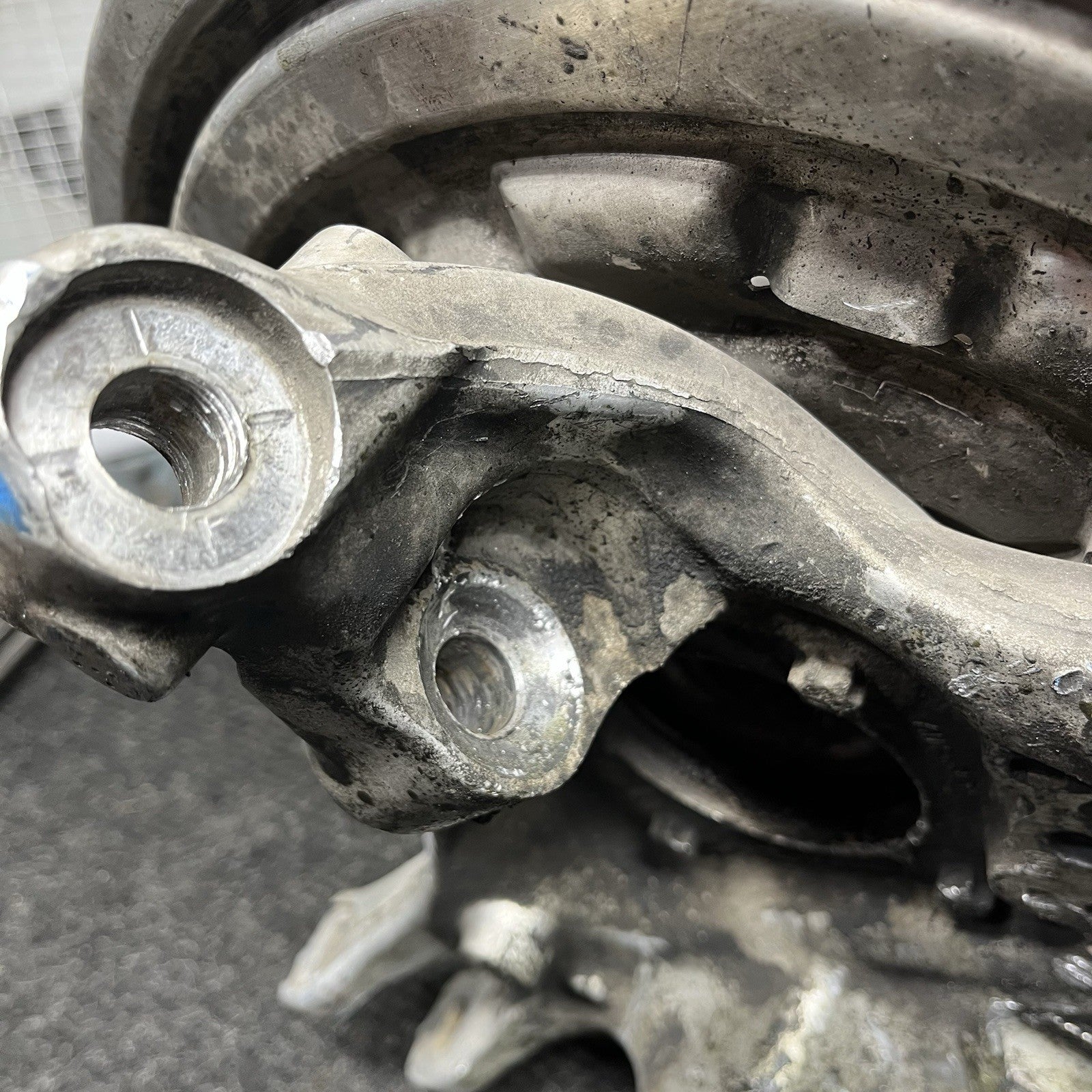 ☑️ 15-20 OEM BMW F80 F82 F83 M4 Rear Driver Wheel Hub Spindle Knuckle Assembly