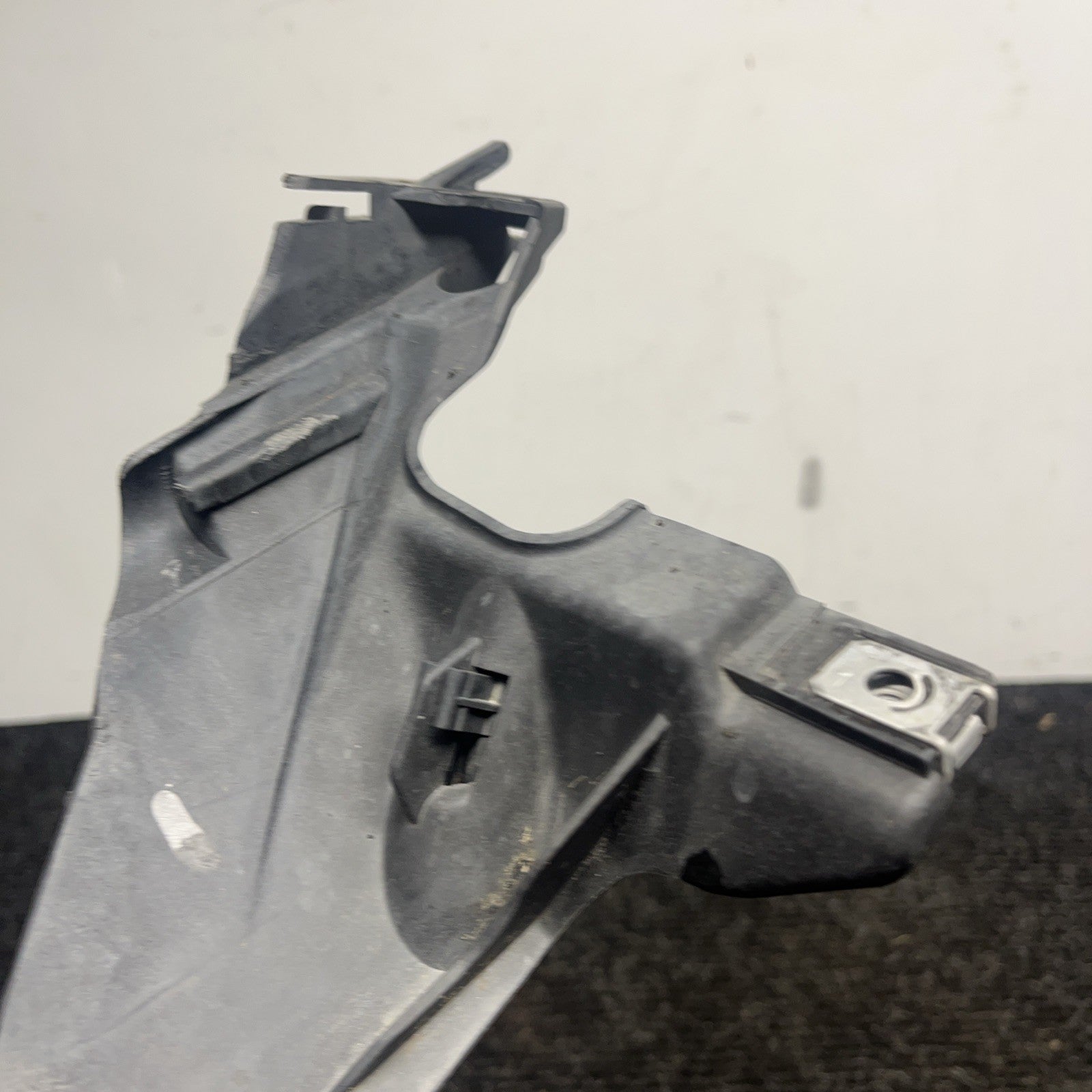 ☑️ 08-13 BMW E82 E88 135 Right Passenger Headlight Arm Bracket Mount