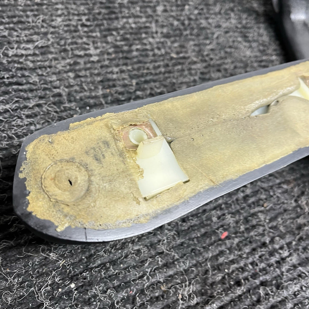 ☑️ BMW E30 3-Series M3 Front Door Armrest Right Passenger Schwarz 1884364