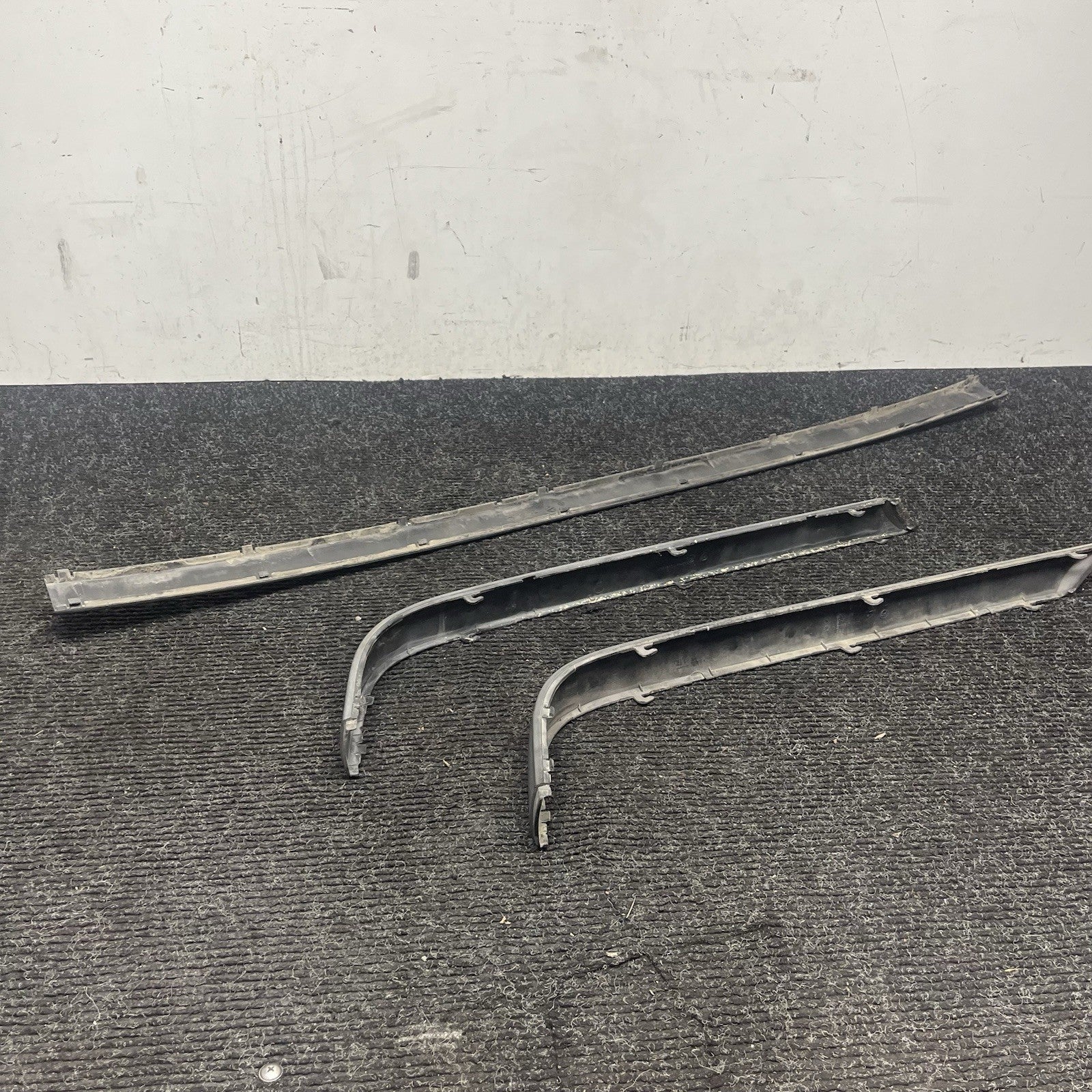 ☑️ 94-99 BMW E36 328i SEDAN SET OF 3 REAR BUMPER TRIM STRIP MOLDING OEM