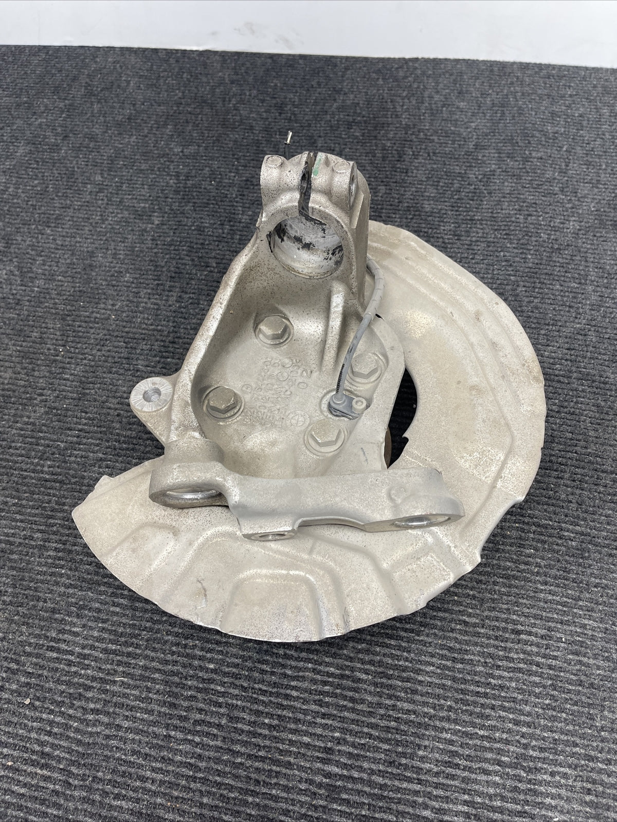 08-13 BMW 128i 135i E82 E88 Front Left Knuckle Spindle Hub Bearing