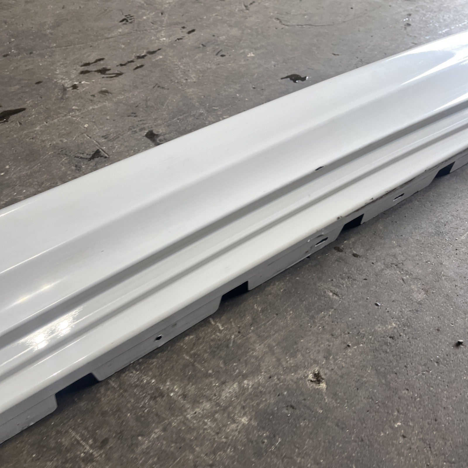 ☑️08-13 OEM BMW E88 E82 135 MSport Left Driver Side Skirt Rocker Panel White