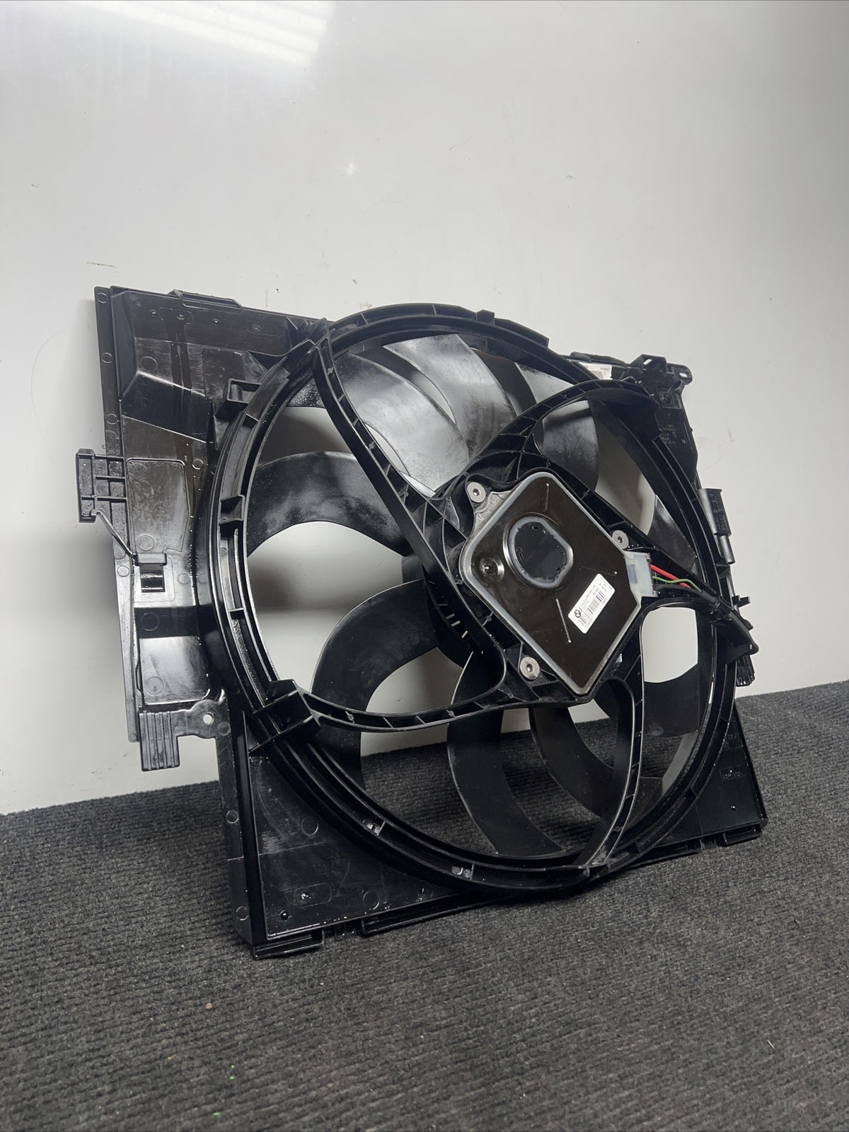 ☑️ 2013-2016 BMW 328i F30 Radiator Electric Fan Motor Blade Shroud