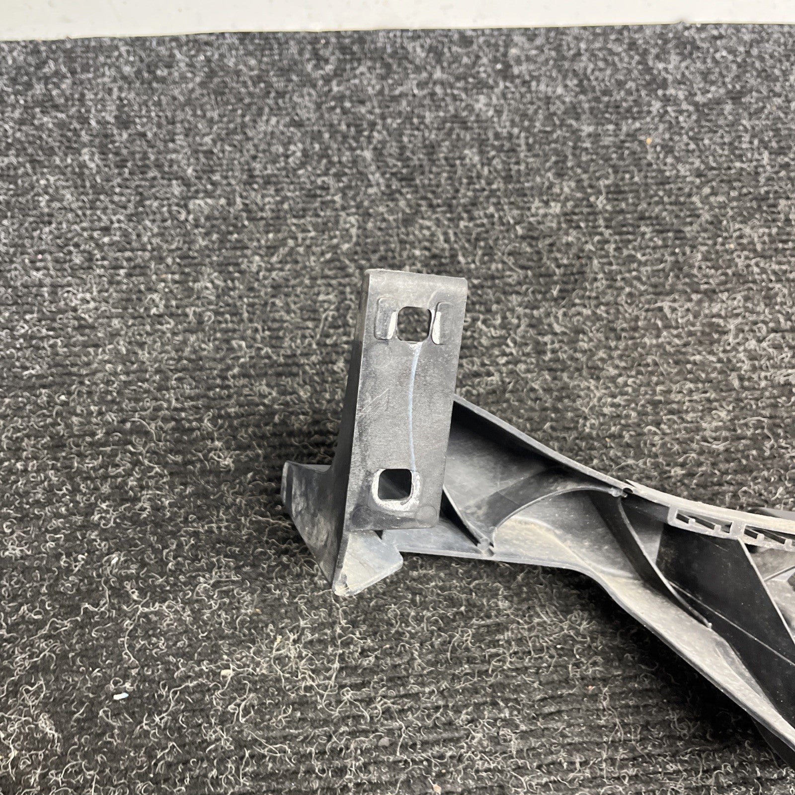 ☑️ 07-10 OEM BMW E92 E93 335 Right Passenger Headlight Bracket Carrier Mount