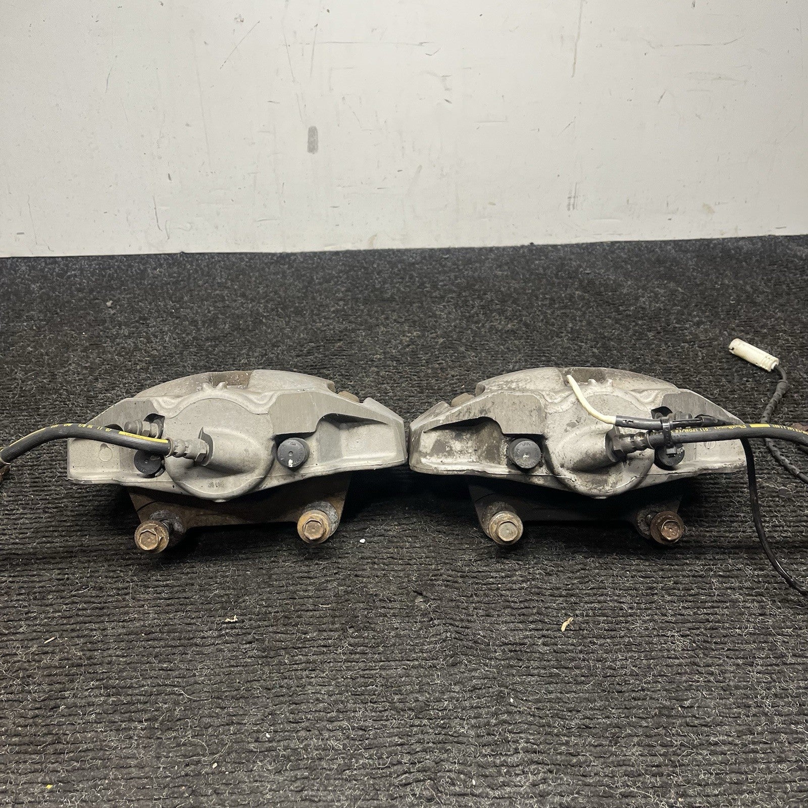 ☑️ 06-11 E90 E91 E92 E93 E84 335 Z4 BMW 335i Front Brake Caliper Set OEM
