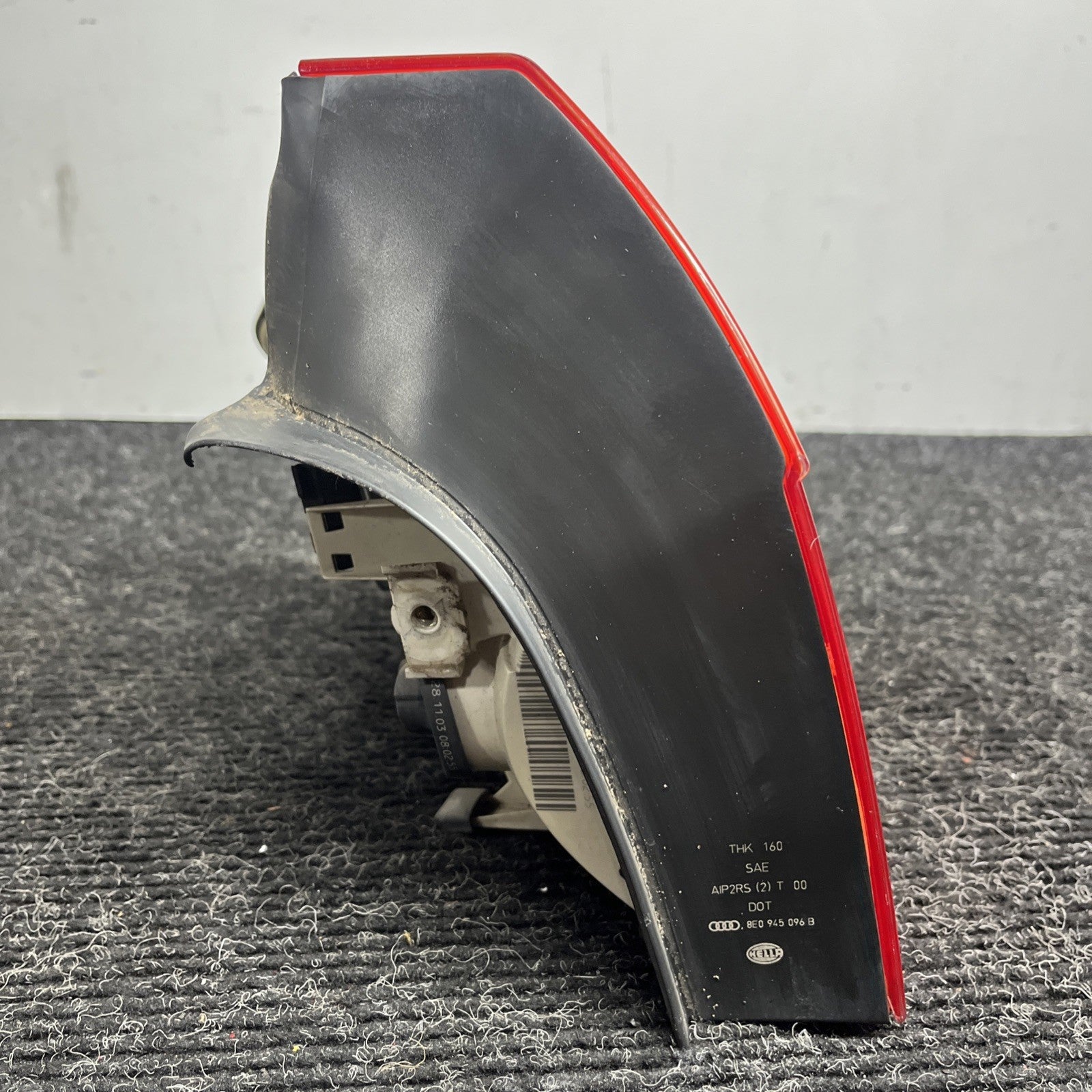 ☑️ 2002-2005 Audi A4 S4 Sedan 4 Door Right Passenger Side RH Tail Light OEM