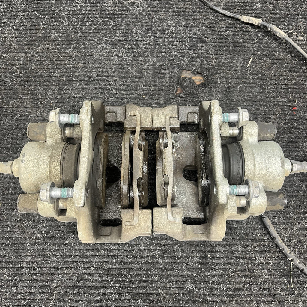 ☑️ 07-13 BMW E90 E92 E93 328i Rear Right Brake Caliper Carrier Pair OEM