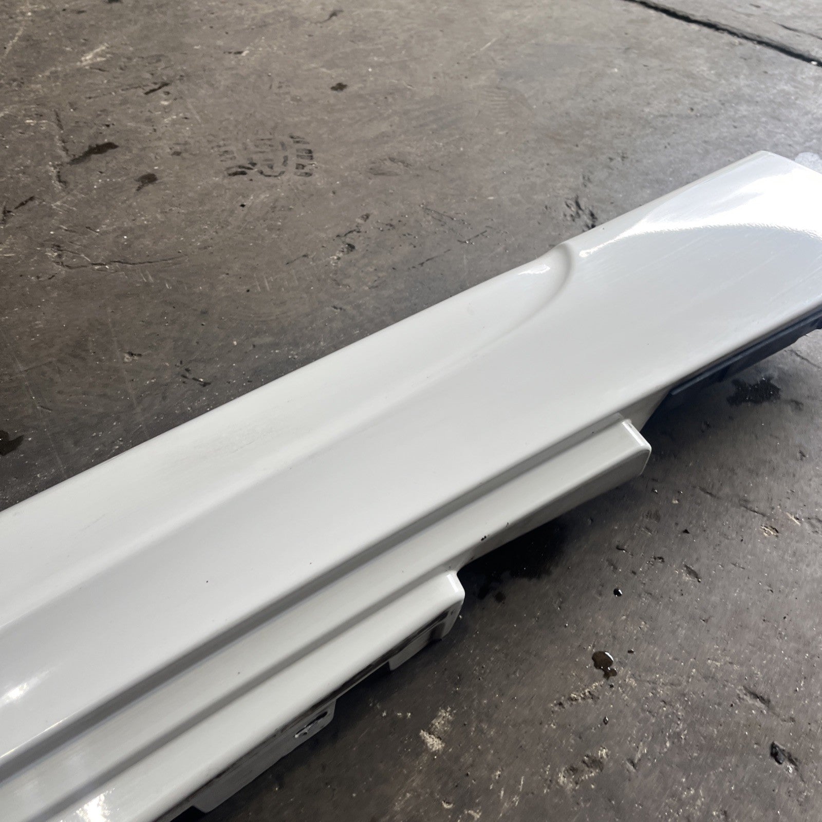 ☑️08-13 OEM BMW E88 E82 135 MSport Left Driver Side Skirt Rocker Panel White