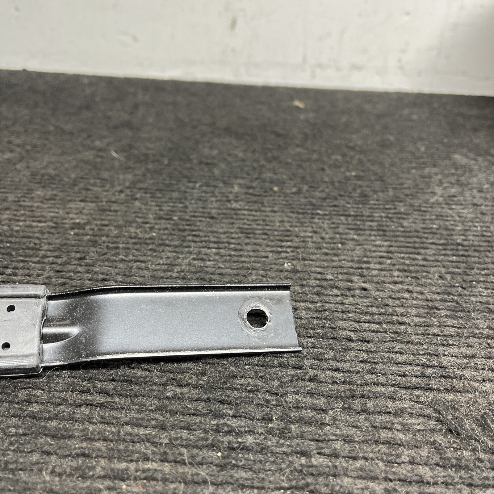 ☑️ 2008-2013 BMW 128i 135i Coupe Battery Protection Bar Bracket Holder Tie OEM