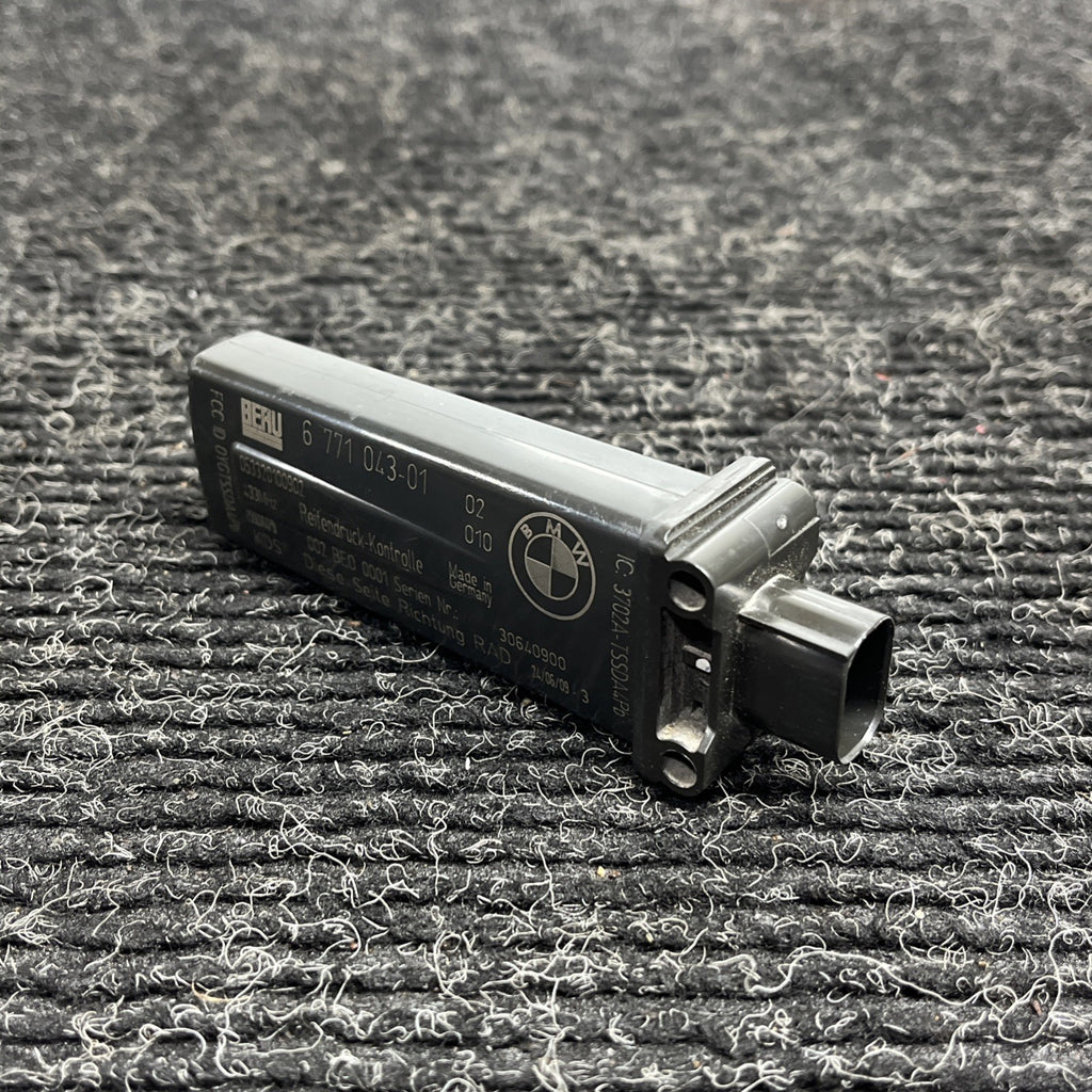 ☑️ 2008-2013 BMW M3 E90 E92 E93 Tire Pressure Monitor Antenna Sensor 677104301
