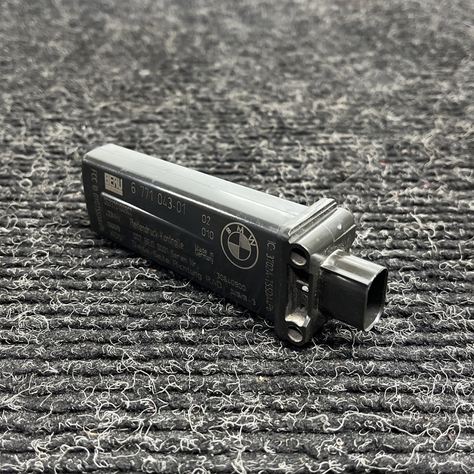 ☑️ 2008-2013 BMW M3 E90 E92 E93 Tire Pressure Monitor Antenna Sensor 677104301