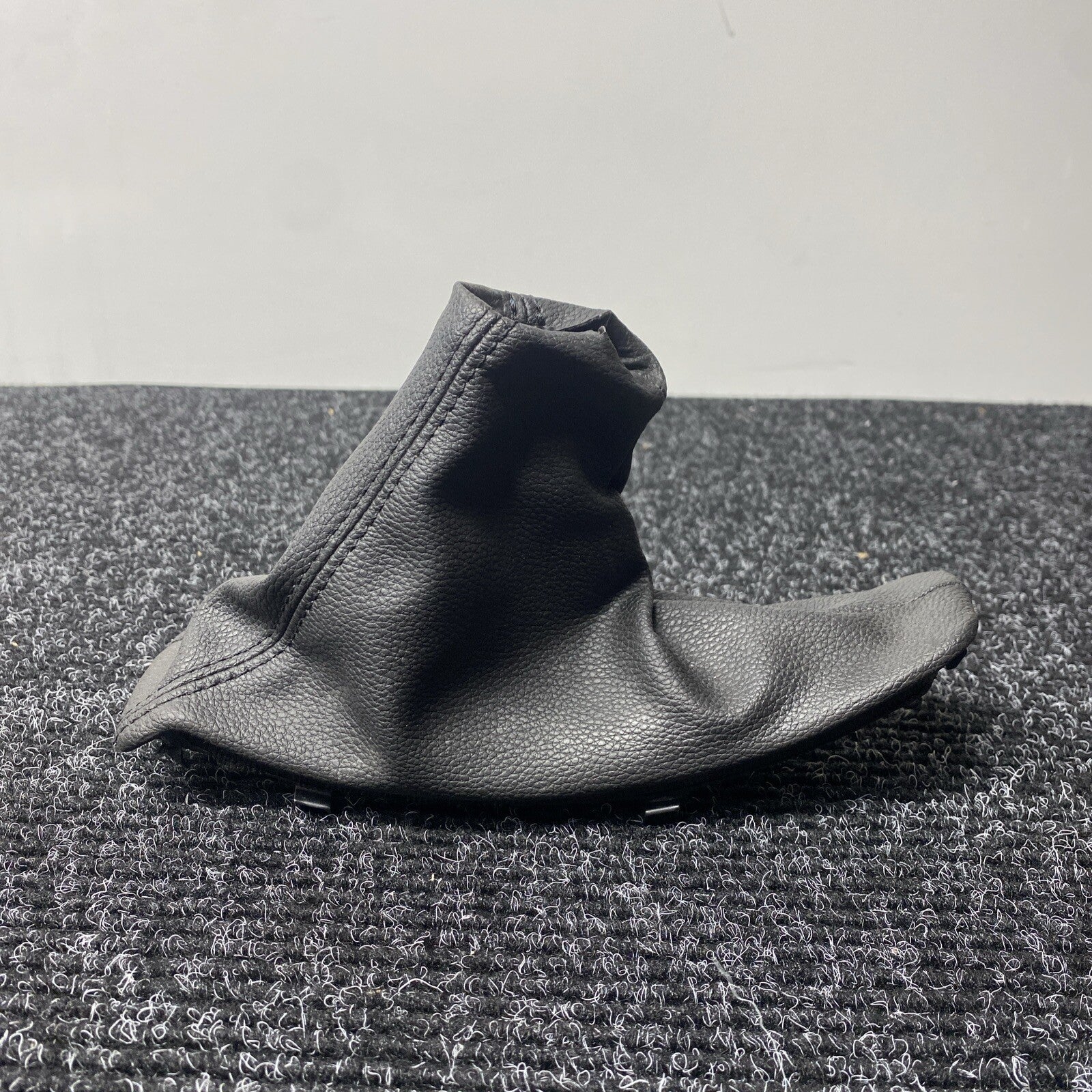 ☑️ 06-13 OEM BMW E90 E92 E93 335 Boot Hand Brake Handle Black 54k