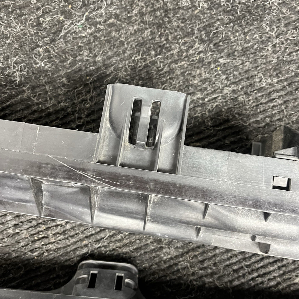 ☑️07-13 OEM BMW E82 E88 E90 E92 E93 335 Front Radiator Bracket Pair Left Right