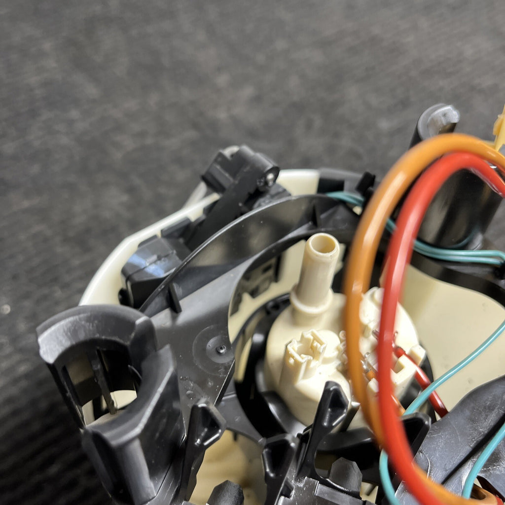 ☑️ 06-13 BMW76k E90 E84 E82 E88 E92 135i 335i X1 Right Fuel Pump Assembly OEM