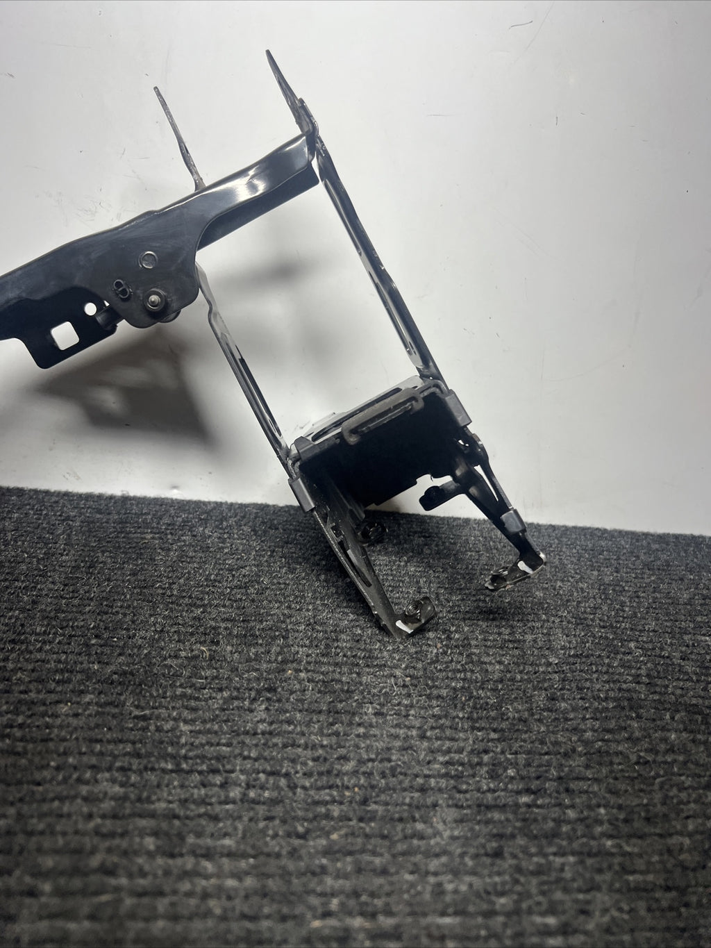 🌟2011-2016 BMW 328XI F30  FRONT LEFT RADIATOR MOUNT BRACKET SUPPORT OEM✅