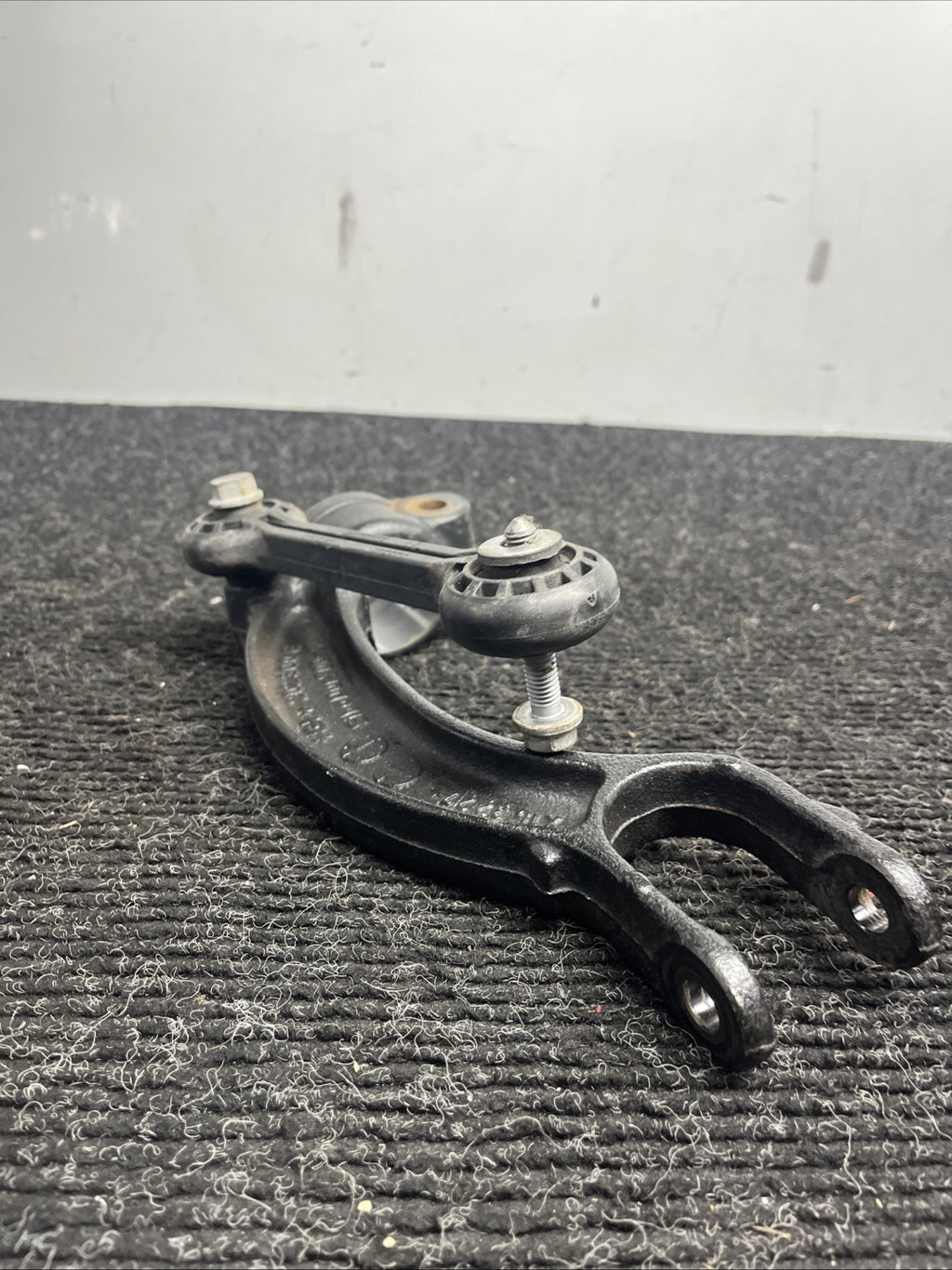 ☑️ 12-18 OEM Audi A6 A7 S6 S7 Front Right Passenger Side Strut Fork Mount