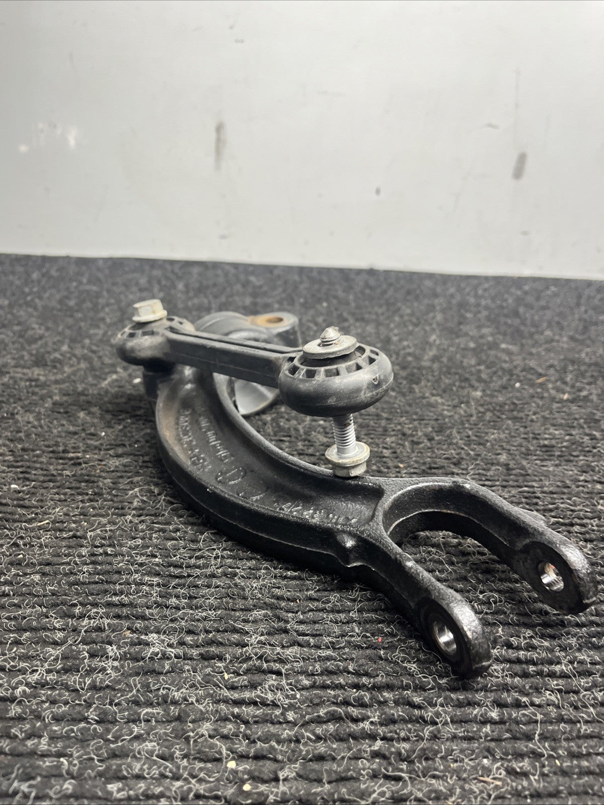 ☑️ 12-18 OEM Audi A6 A7 S6 S7 Front Right Passenger Side Strut Fork Mount