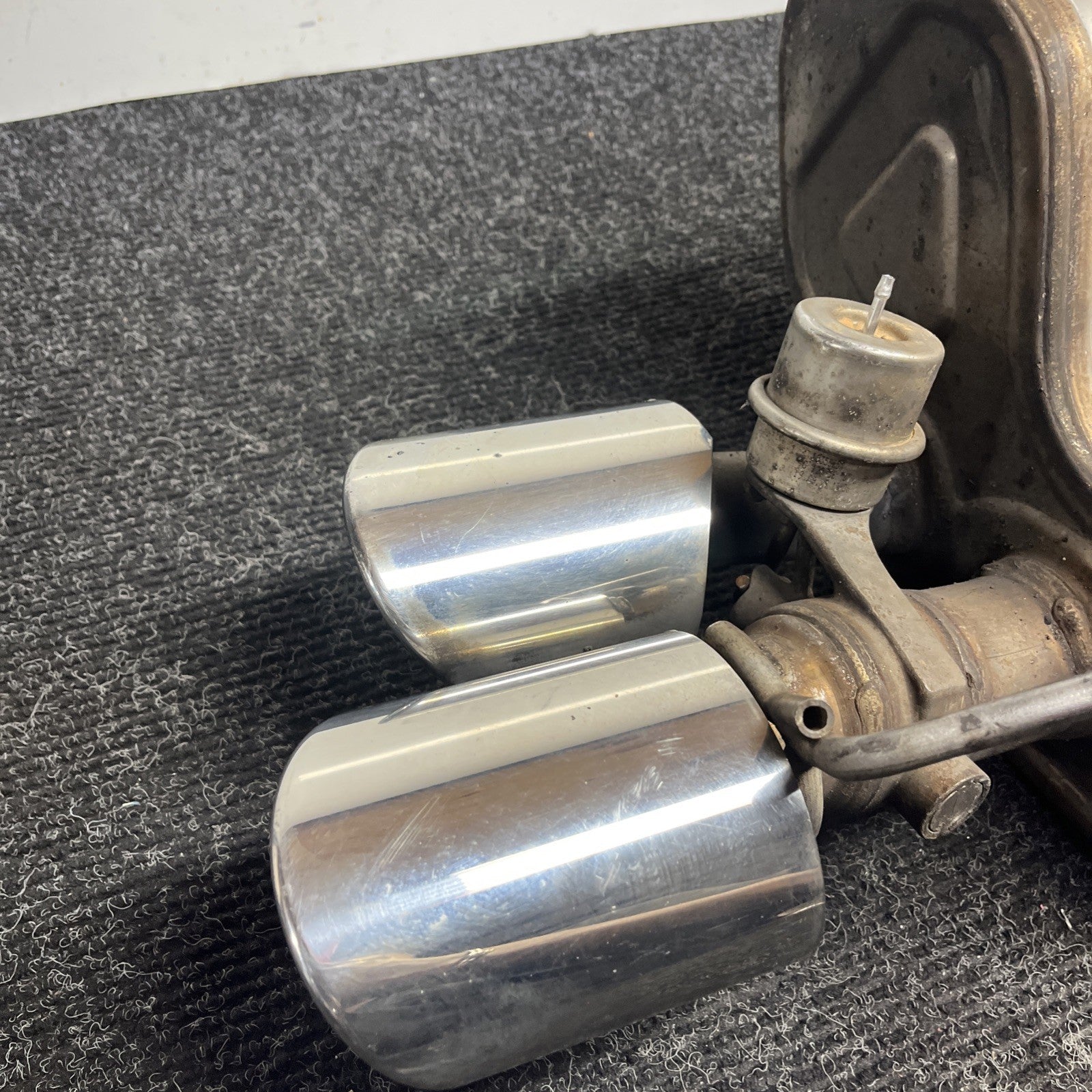 ☑️ 14-19 Ghibli 3.0L Motor Engine Passenger Side Right Exhaust Muffler OEM