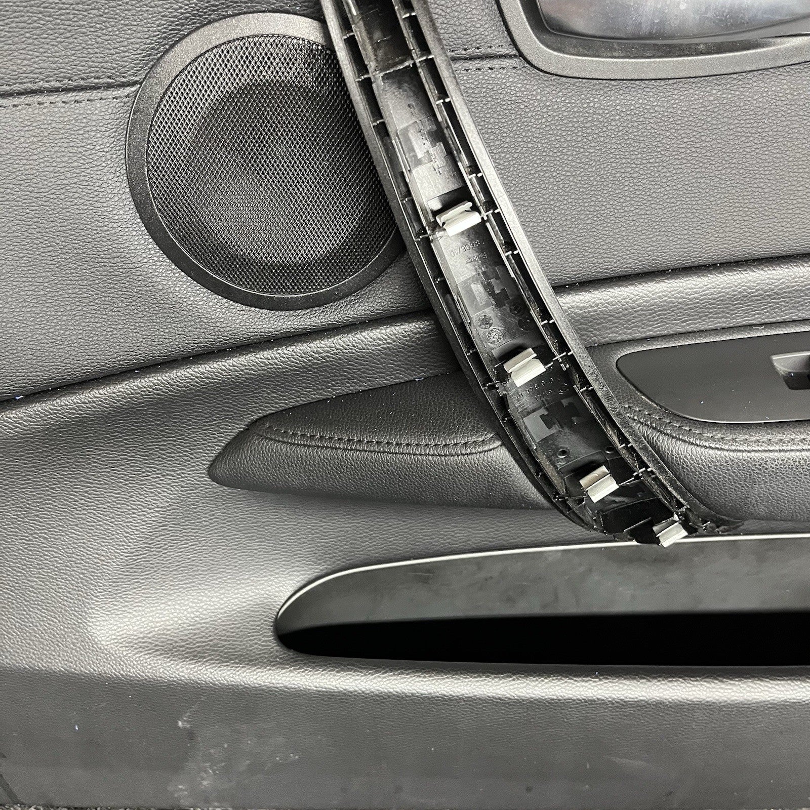 ☑️ 08-13 BMW E88 E82 135i 128i Front Passenger Door Card Panel Vinyl Black