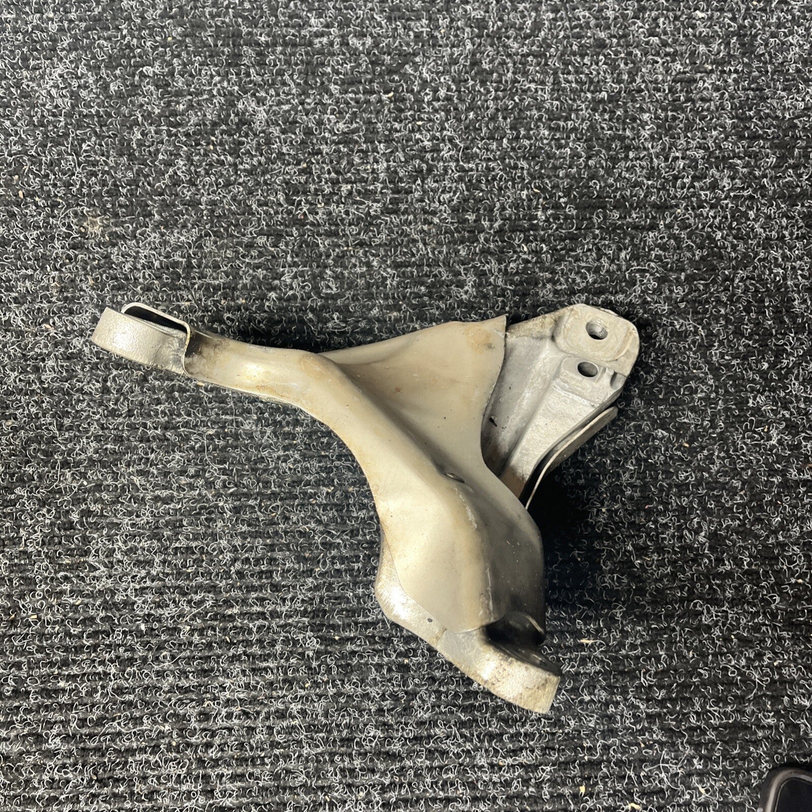 ☑️ 07-11 BMW E82 E88 E90 E92 135i 335i Right Passenger Engine Mount Bracket OEM