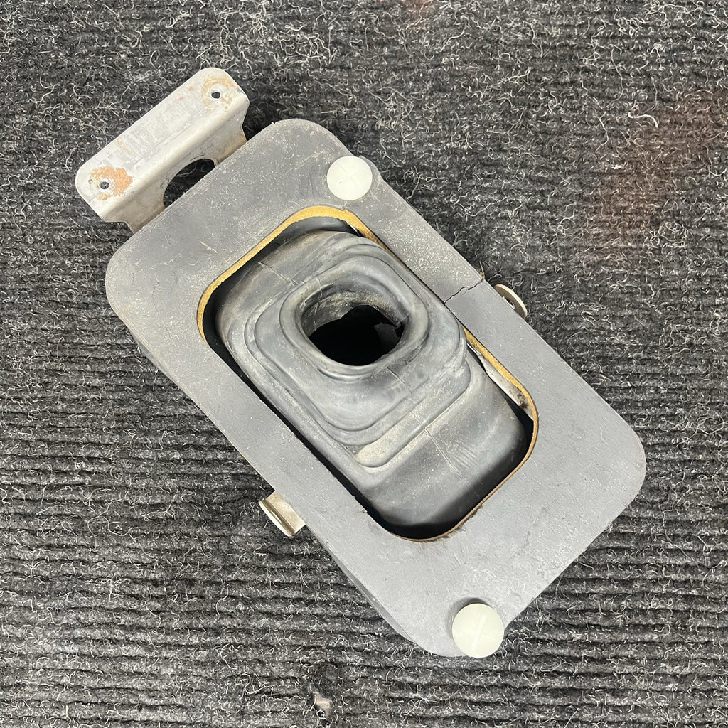 ☑️ 2013-2020 TOYOTA 86 FRS BRZ OEM SHIFTER METAL BRACKET BOOT & FOAM INSULATOR
