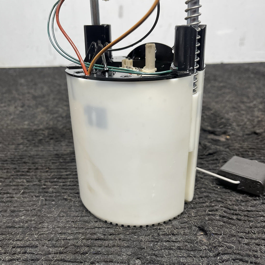 ☑️ 06-13 BMW E82 E88 E90 E91 E92 E93 135I 335I Fuel Pump OEM