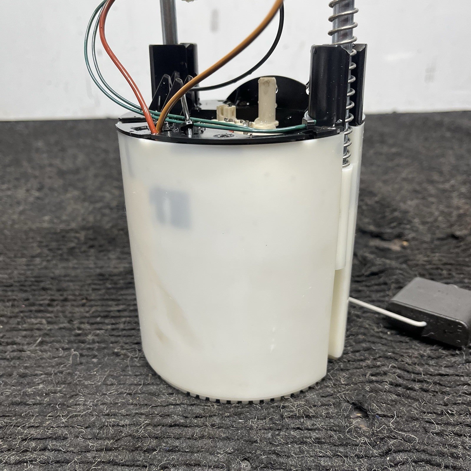 ☑️ 06-13 BMW E82 E88 E90 E91 E92 E93 135I 335I Fuel Pump OEM