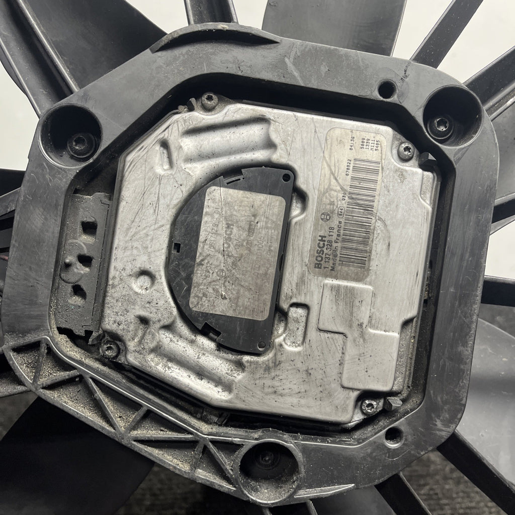 ☑️ 07-13 OEM BMW E88 E90 E92 N54 N55 Engine Radiator Cooling Fan *Cracked* 600W