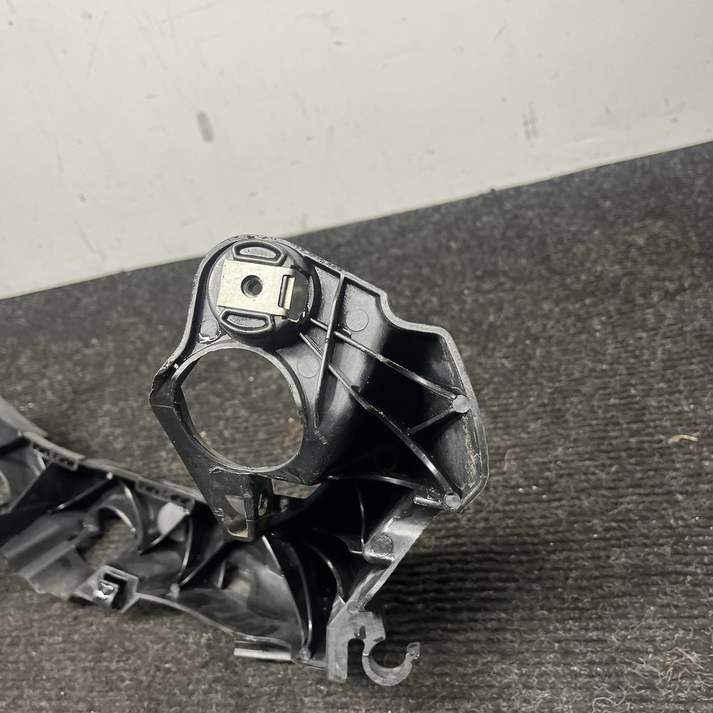 ☑️ 07-10 OEM BMW E92 E93 328 335 Right Passenger Headlight Bracket Carrier Mount
