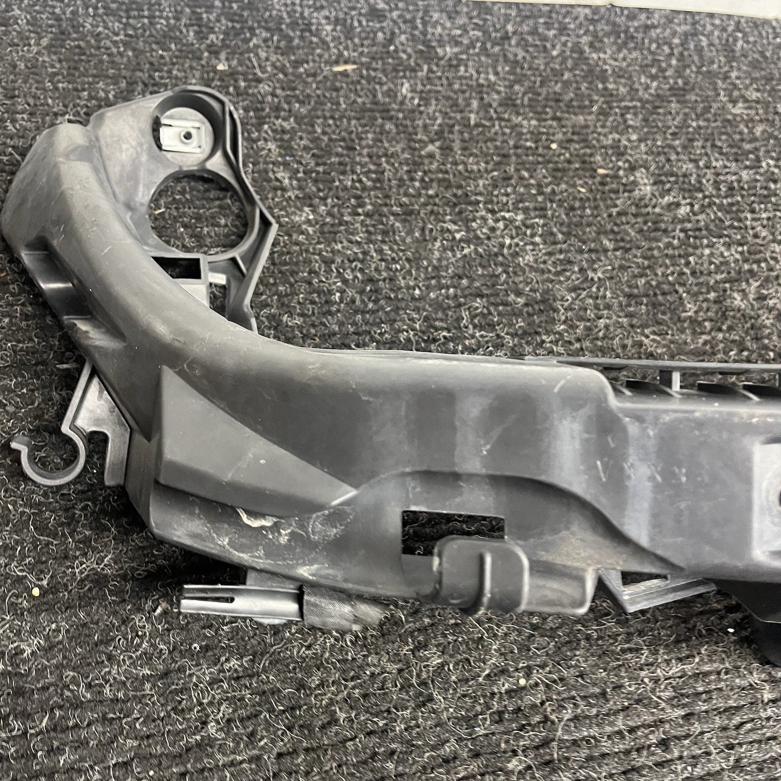 ☑️ 07-10 OEM BMW E92 E93 328 335 Right Passenger Headlight Bracket Carrier Mount