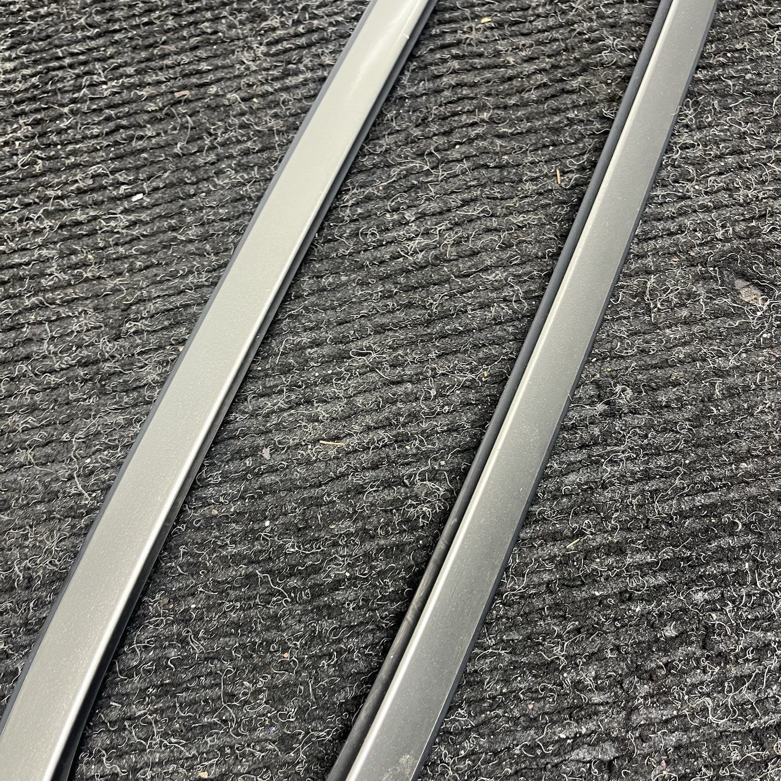 ☑️ 07-13 BMW E70 X5 Front Windshield Left & Right Trim Drip Molding  Set OEM