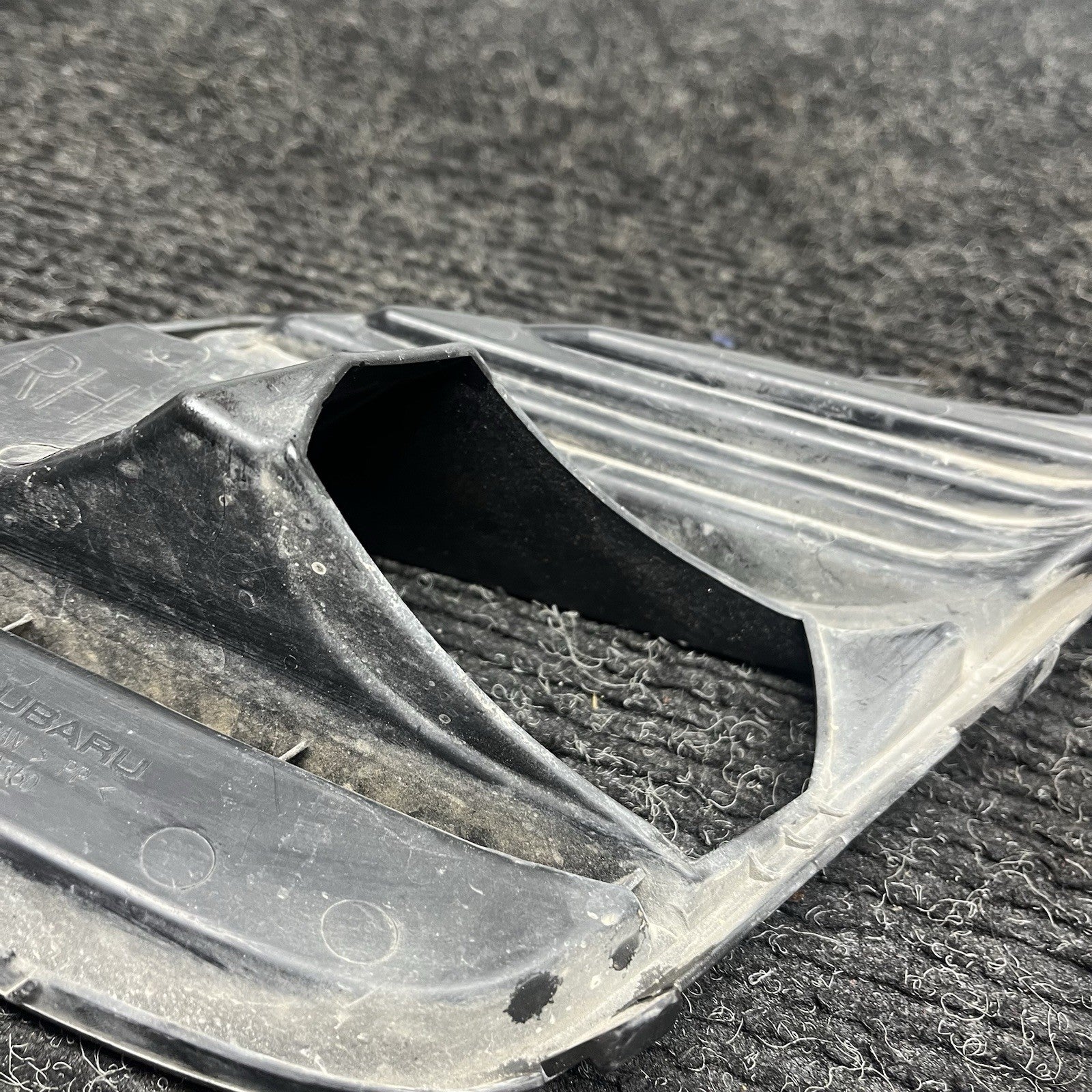 ☑️ 17-20 SUBARU BRZ PASSENGER RIGHT FOG LIGHT FOG LAMP TRIM PLASTIC INSERT OEM