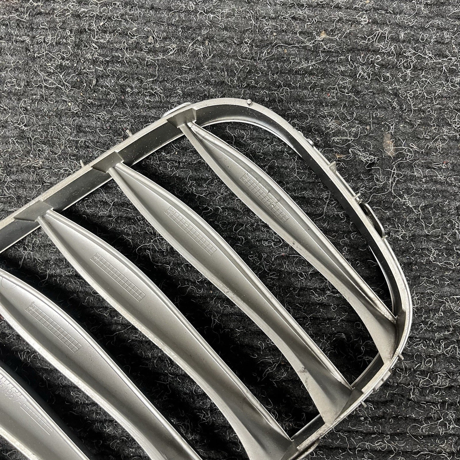 ☑️ 2003-2008 BMW Z4 Left Driver Side Grille Set OEM - 51137018218 W 7117757
