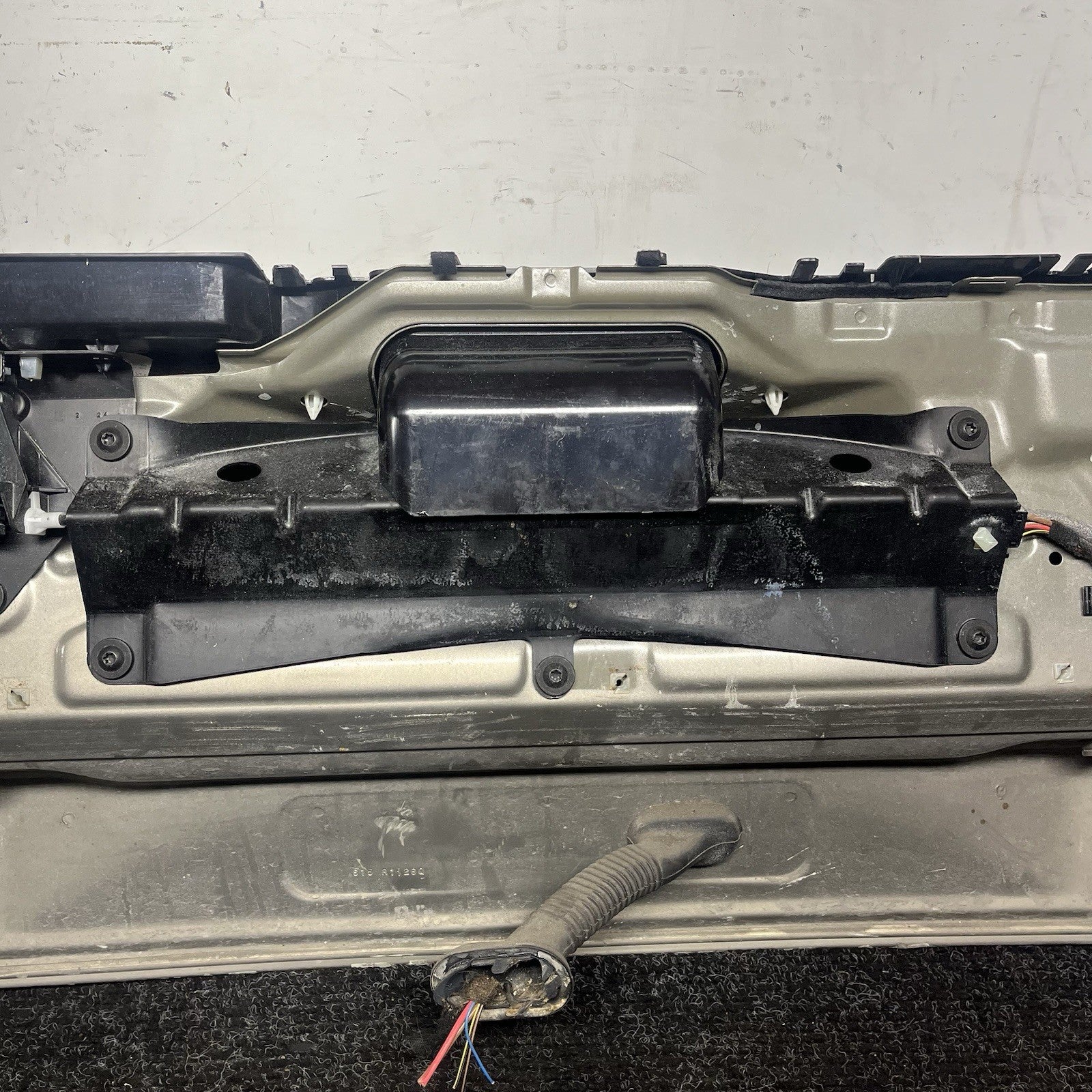 ☑️ BMW 2007-2013 E70 X5 REAR LOWER TAILGATE LIFTGATE TRUNK OEM
