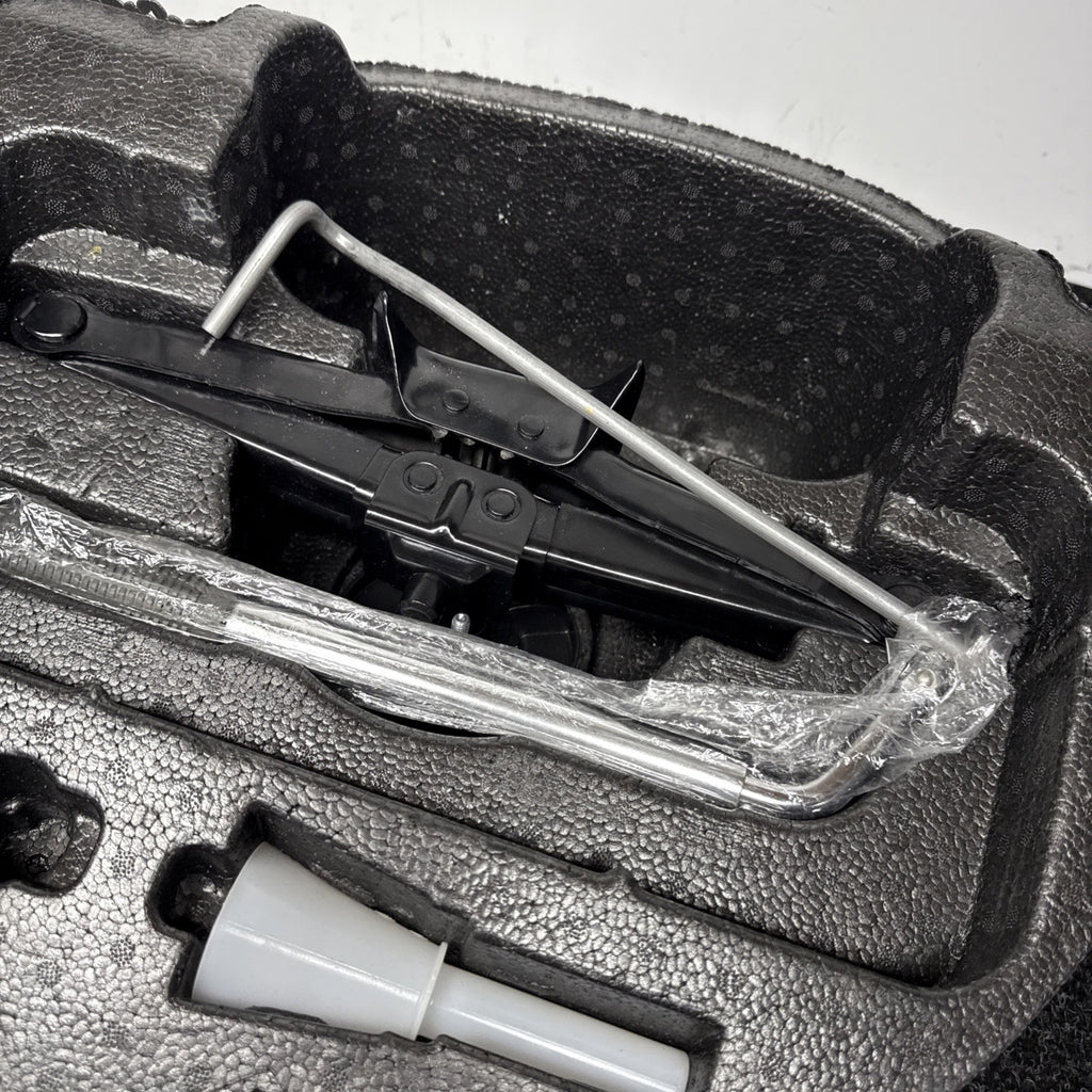 ☑️14-24 Maserati Quattroporte M156 Ghibli Emergency Spare Tire Jack Tool Kit OEM