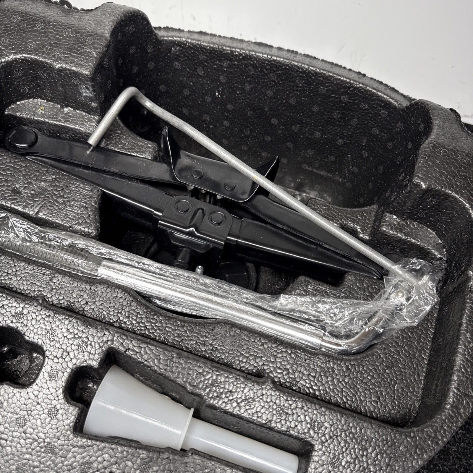 ☑️14-24 Maserati Quattroporte M156 Ghibli Emergency Spare Tire Jack Tool Kit OEM