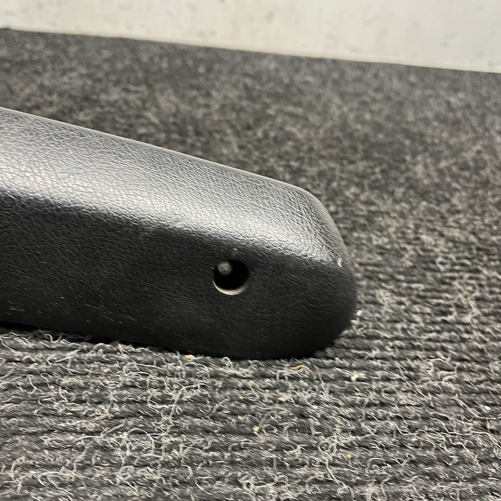 ☑️ BMW E30 3-Series M3 Front Door Armrest Right Passenger Schwarz 1884364