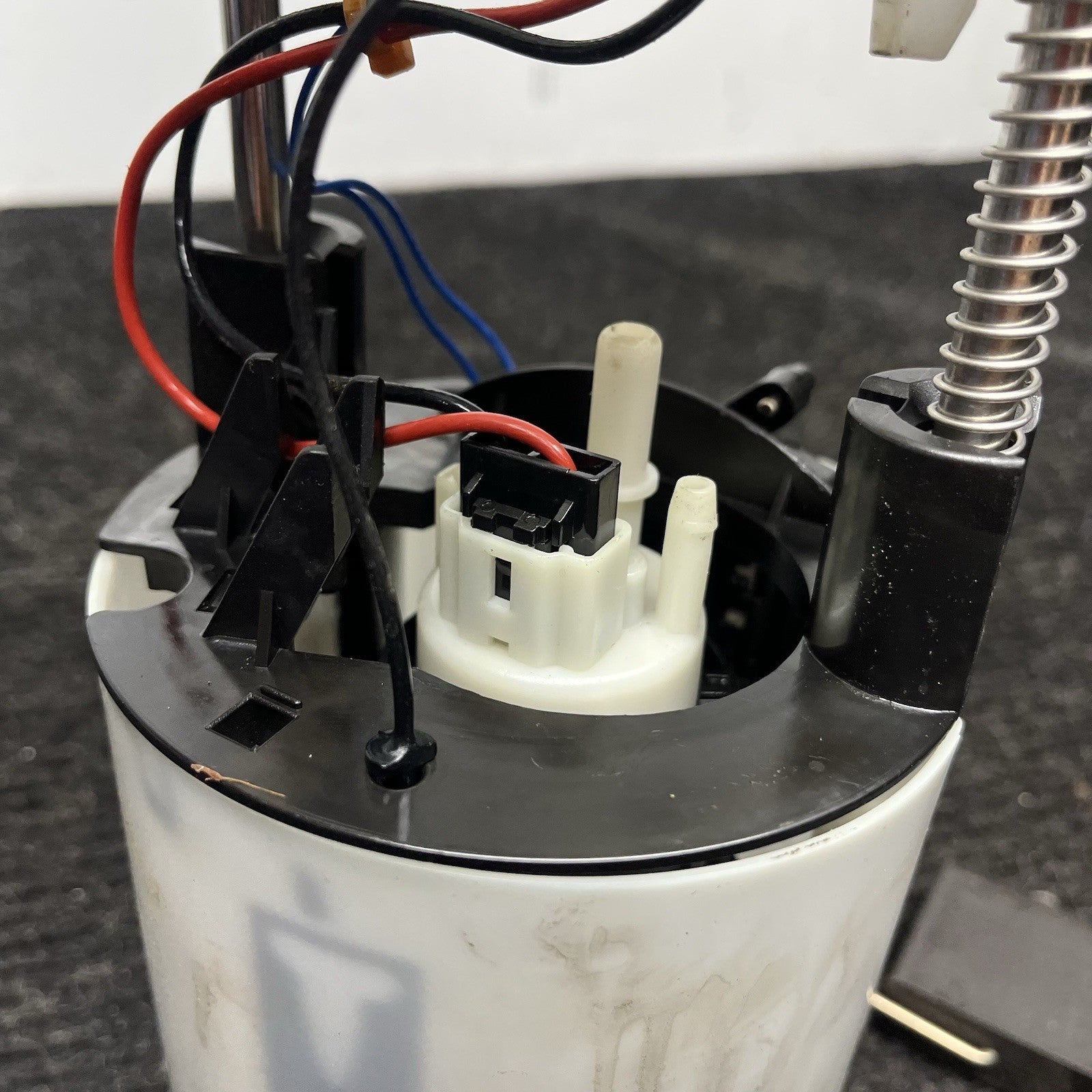 ☑️ 06-13 BMW E82 E88 E90 E91 E92 E93 135I 335I Fuel Pump OE