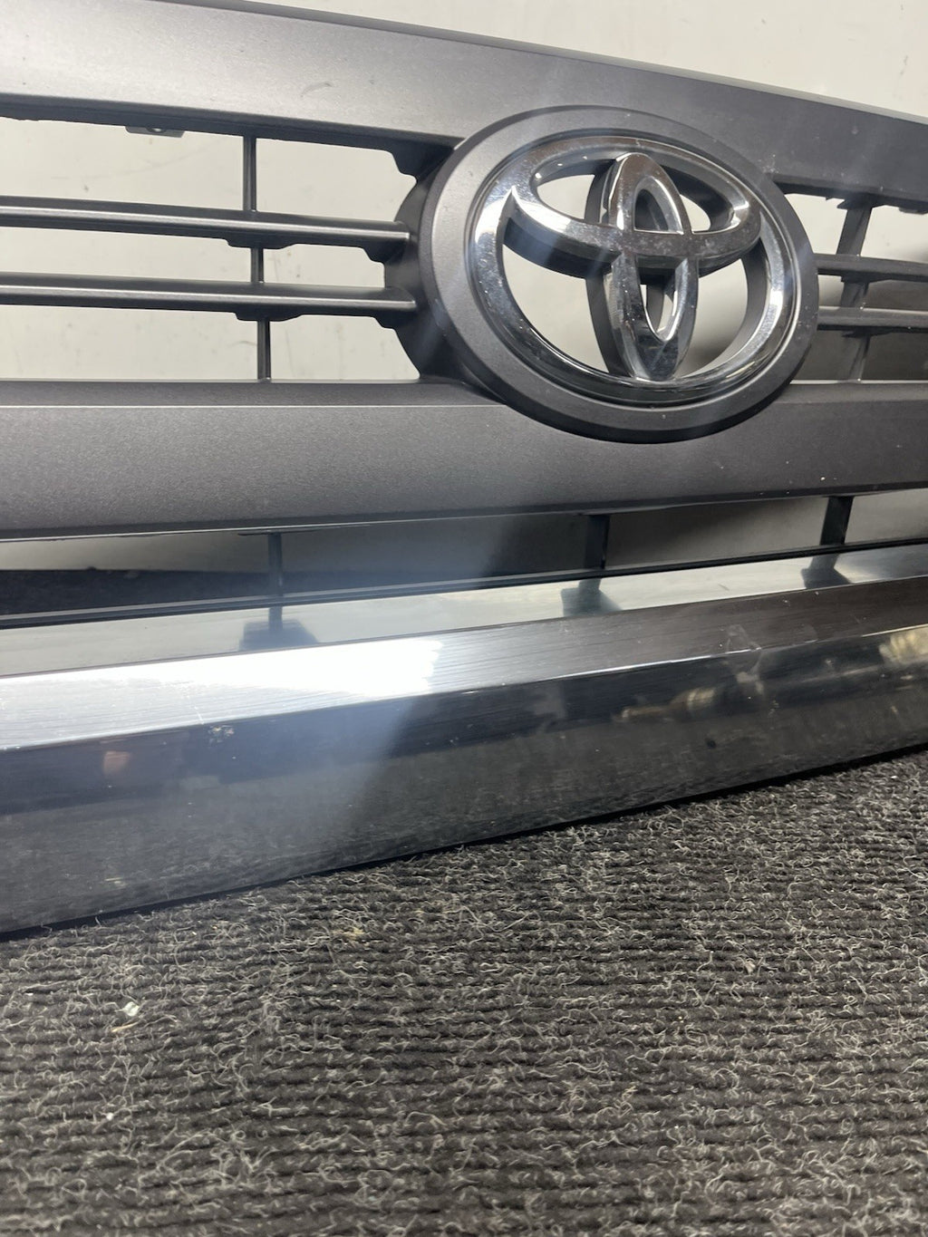 ☑️ 2014 2015 2016 2017 TOYOTA TUNDRA FRONT UPPER GRILL/GRILLE OEM