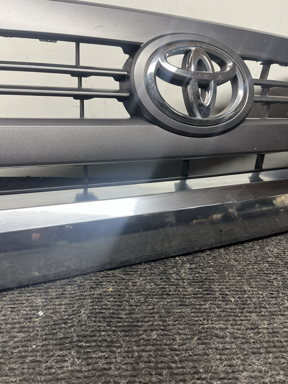 ☑️ 2014 2015 2016 2017 TOYOTA TUNDRA FRONT UPPER GRILL/GRILLE OEM