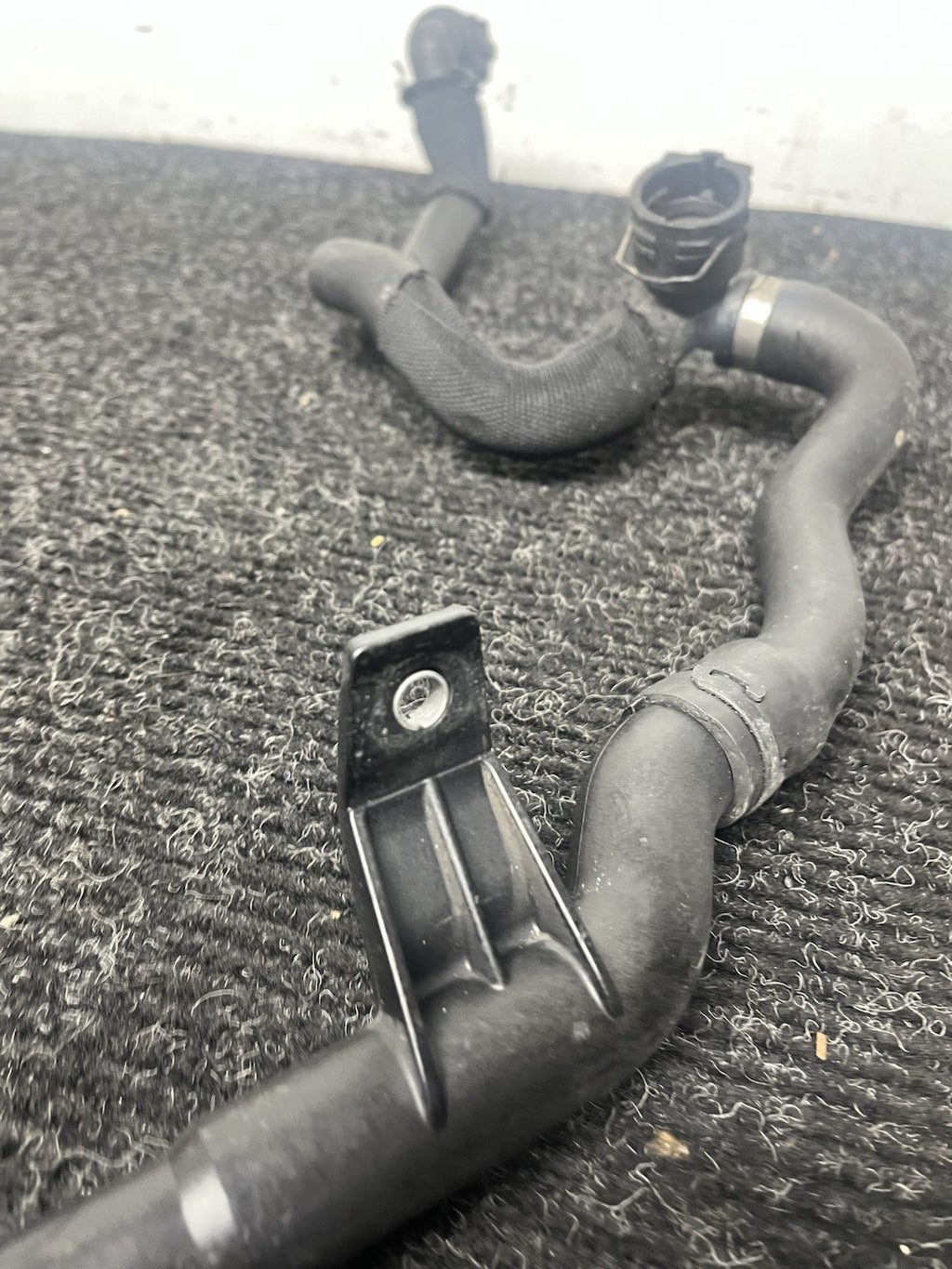 ☑️ OEM BMW E90 E92 E93 N54 RWD AT Thermostat Hose  Coolant Return Pipe Line