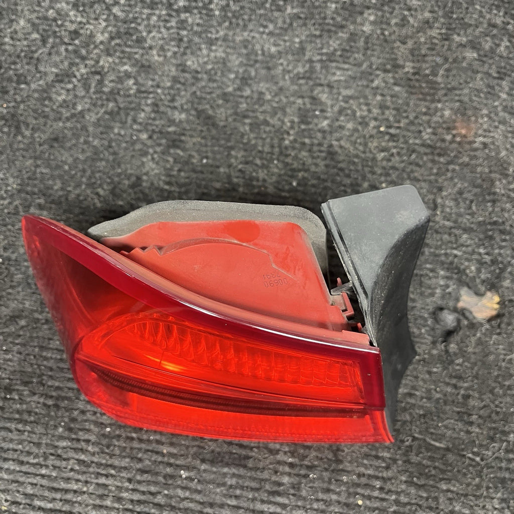 ☑️ 06-08 BMW E90 335i Sedan Rear Left Driver Side Tail Light Lamp 7161955 OEM