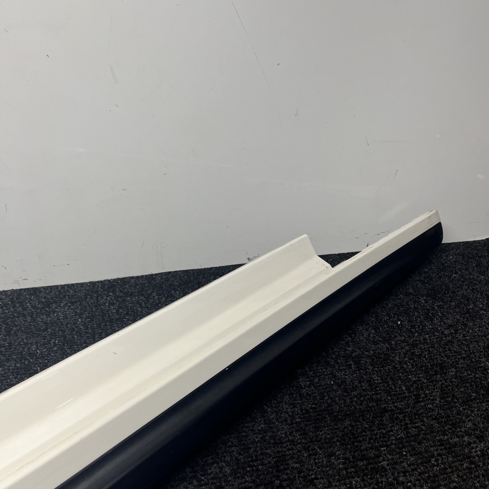 ☑️ 2014 - 2024 MASERATI GHIBLI RIGHT SIDE ROCKER MOLDING COVER PANEL OEM WHITE